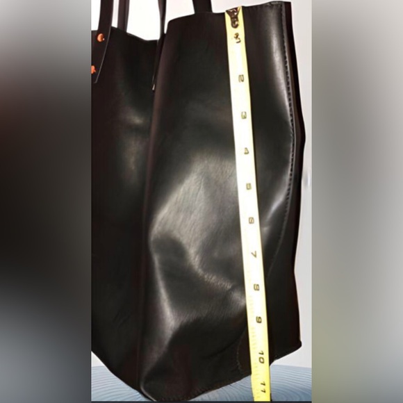 Lulu Dharma Black Vegan Leather Tote NWOT. Excellent Condition.đź–¤ - Picture 4 of 6